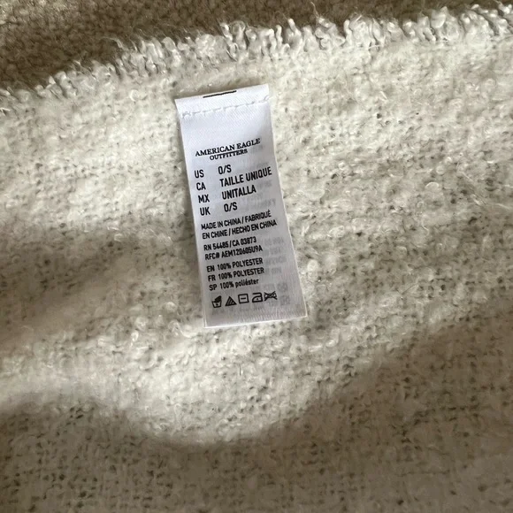 AEO plaid blanket scarf- never worn - Picture 3 of 3